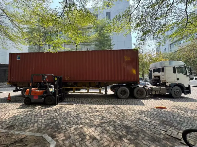 Boxy na žárovky, podporující automatizované výrobní linky, byly úspěšně odeslány do Spojených států.
