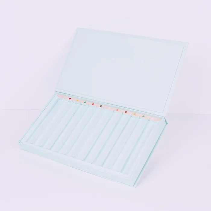 Krabice ve stylu knihy