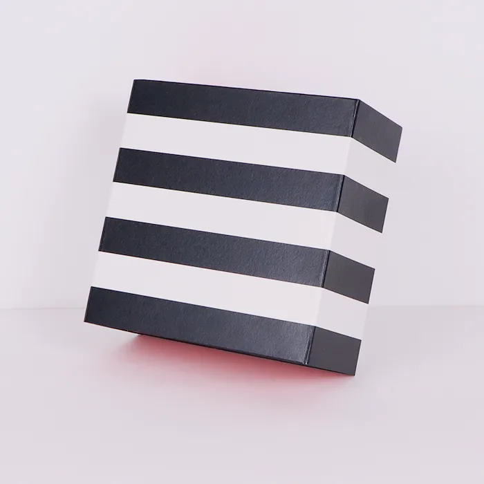 Zásuvkové dárkové krabičky